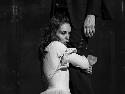 Радина Кърджилова дари балната си рокля си в НАТФИЗ