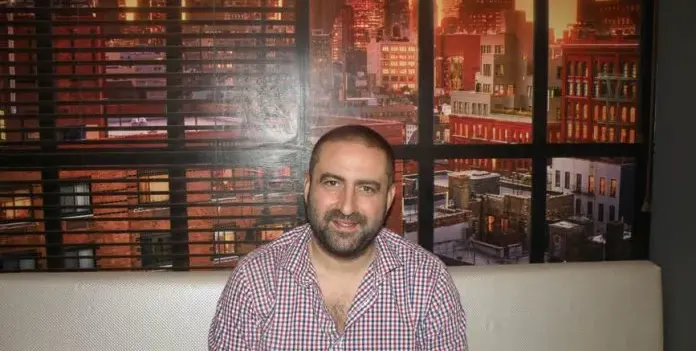 Рапърът Енчев: Егати държавата! Глобяват ме 1000 лева, защото синът ми помага в ресторанта