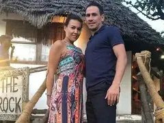 Щерката на Боби М. разпуска на тузарска почивка