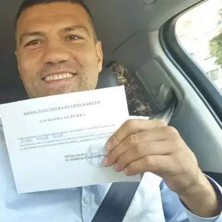 След 10 години следване: Братът на Кобрата най-после е юрист