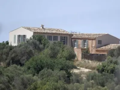 Сватбата на годината!  Внучката на  Симеон II  се омъжи тайно във ферма (Папарашки снимки)