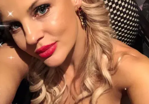 Вдовицата на  Стефан Шарлопов  се тунингова  като плеймейтка