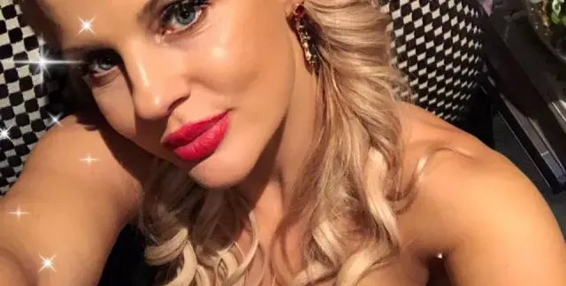 Вдовицата на  Стефан Шарлопов  се тунингова  като плеймейтка