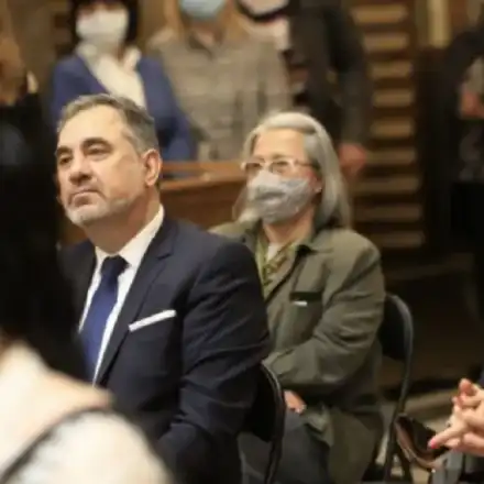 Влюбени гълъбчета! Цветанка Ризова завлече новия си на изложба