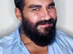Азис на лов за мъже в Брюксел