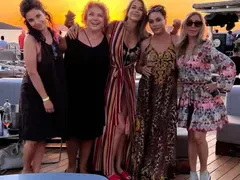 Мадам Мулти на почивка с Марта Вачкова  (Подслаждат дните си с шампанско за 250 евро)