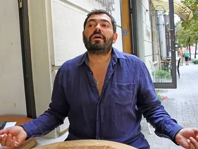 За 700 бона? Нико Тупарев си продаде апартамента