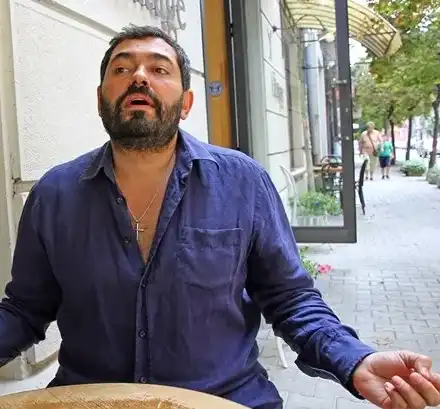 За 700 бона? Нико Тупарев си продаде апартамента