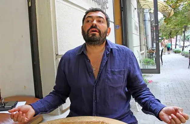 За 700 бона? Нико Тупарев си продаде апартамента