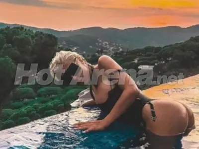 Задните части на Моника най-скъпи, Маги Сидерова ги стяга с фитнес, Гери-Никол с фотошоп…. СНИМКИ