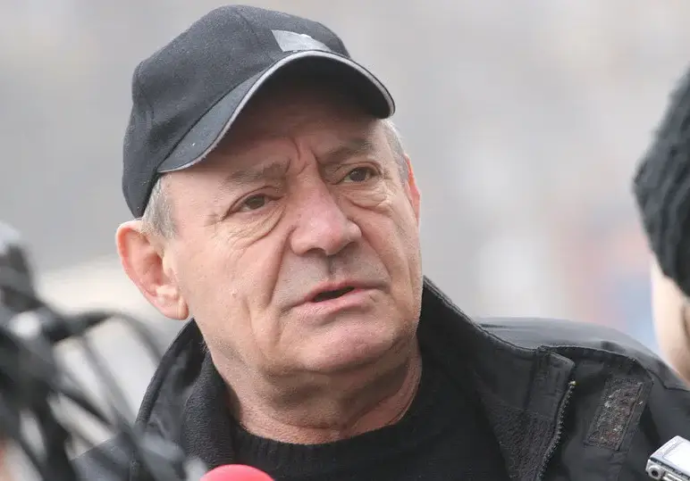 75-годишният пенсионер Антон Радичев се ожени за поетеса