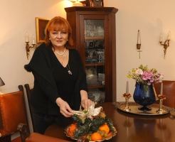 Богдана Карадочева продаде апартамента на „Витошка”
