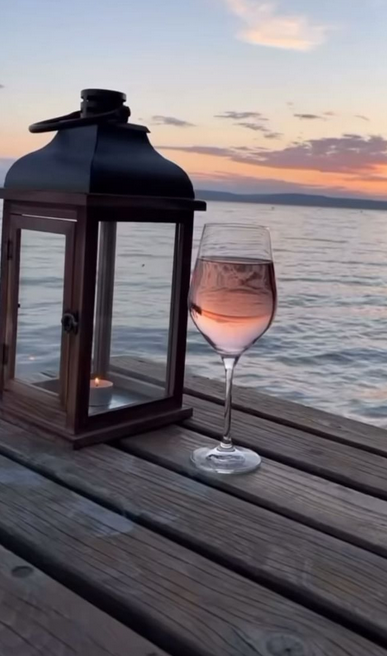 Нов любовник заведе  Венета Райкова на море (Снимки)