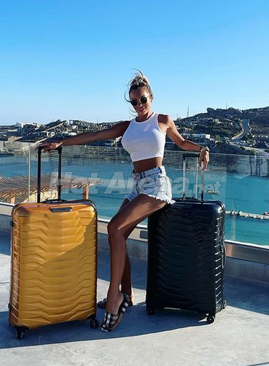 Summer Time: Отварачката тъне в лукс на Халкидики, Русата Златка на Миконос, Райна е в Тунис, Гущерова във Венеция и  още….