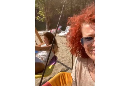 Люси Дяковска замени танцьорката Марчела с млада брюнетка