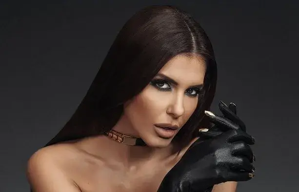 Анелия извади силикона (Снимка)