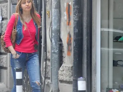 Бившата на Любо Пенев го закъса, бере ядове с ЧСИ