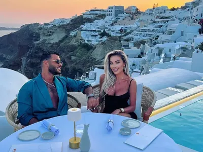 Благо да й завиди! Златка спи за 3 бона в Санторини