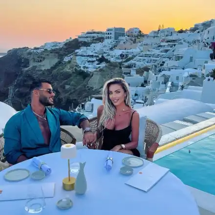 Благо да й завиди! Златка спи за 3 бона в Санторини