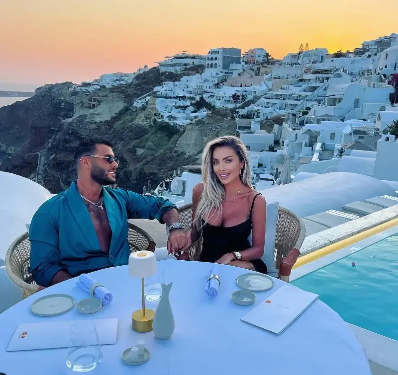 Благо да й завиди! Златка спи за 3 бона в Санторини