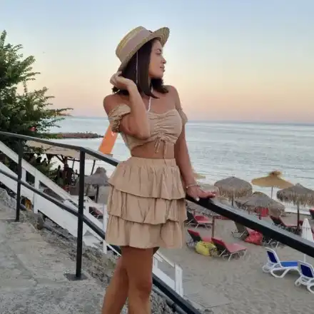 Бонбонова от „Ергенът” цяло лято се пече на морето