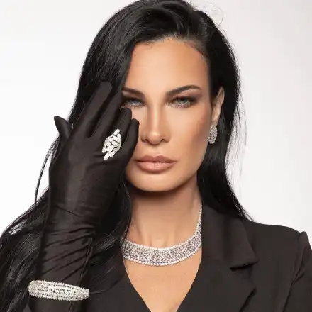 Цеци Красимирова с магазин за „храни от канабис“