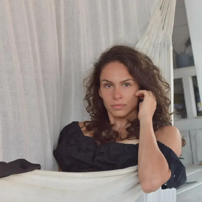 Даяна Ханджиева обича да си поспива!