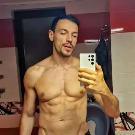 Даниел Петканов смъкна шкембето след развода