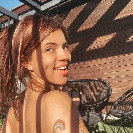 Дара се пече по монокини (Снимки)