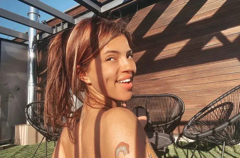 Дара се пече по монокини (Снимки)