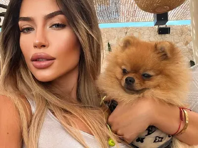 Деколтето на Тита ще се пръсне! (ФОТО в галерия)