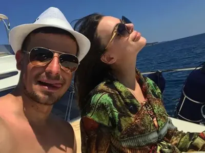 Демир Доган заведе жена си на родното Черноморие