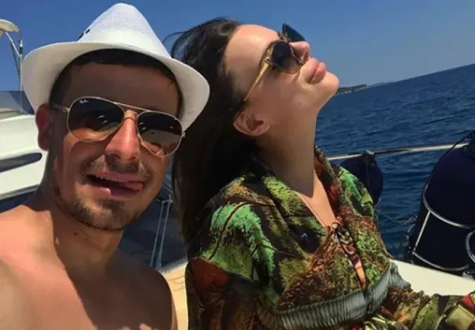 Демир Доган заведе жена си на родното Черноморие