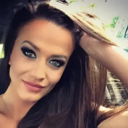 Дениз Хайрула се тръшна на легло с COVID