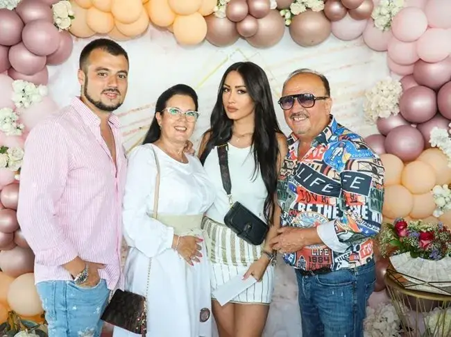 Джена празнува двоен юбилей без колеги (Не са били поканени,  или не са я уважили?)