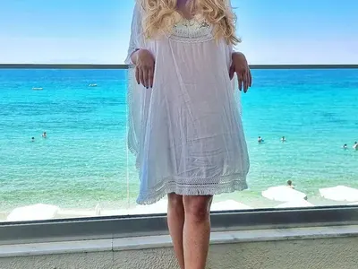 Ева Веселинова заприлича на лелка