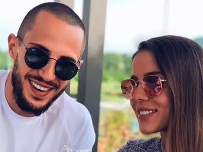 Гъзария! Наум Шопов си купи бяла кола на ток