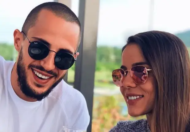 Гъзария! Наум Шопов си купи бяла кола на ток