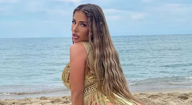 Гери-Никол показа новия на Миконос (Снимки)