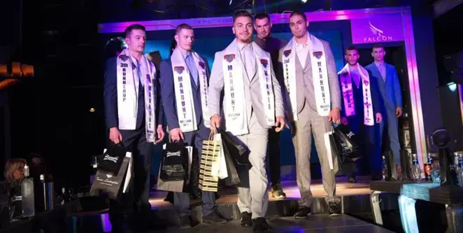 Гласят за Мистър Менхънт левент от чужбина