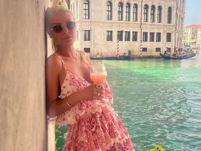 Гущерова се глези във Венеция