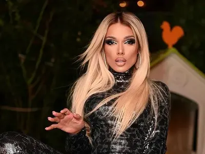 И Диона захвърли дрехите (Фото за възрастни)