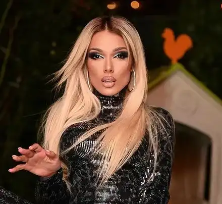 И Диона захвърли дрехите (Фото за възрастни)