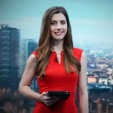 Юксел Кадриев сваля млада колежка