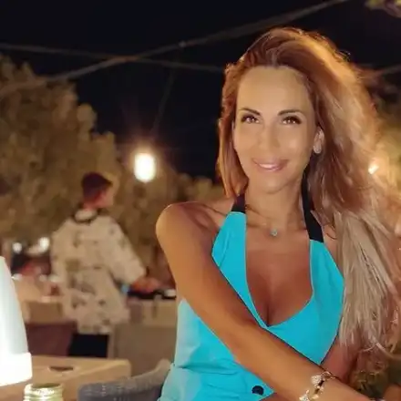 Ивайла Бакалова показа горещи СНИМКИ от Санторини