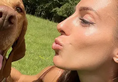 Ивет Лалова дарява за бездомни животни