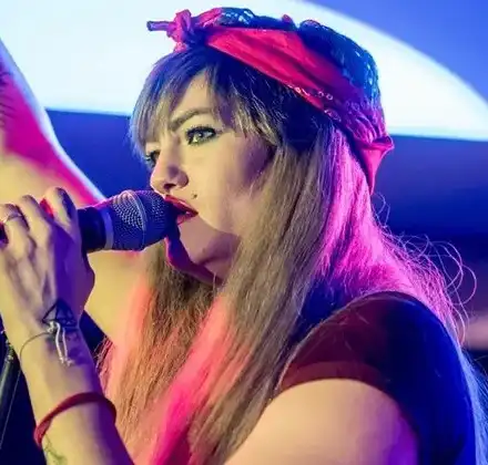 Жана Бергендорф пропя за... праскови