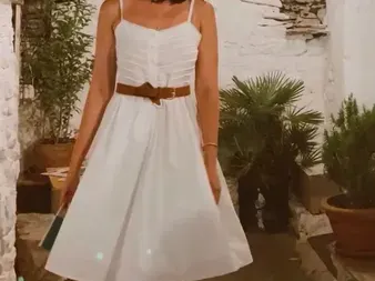 Жената на Сашо Кадиев с роклята на баба си