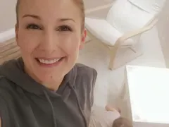 Жената на Венелин Петков е домакиня за пример