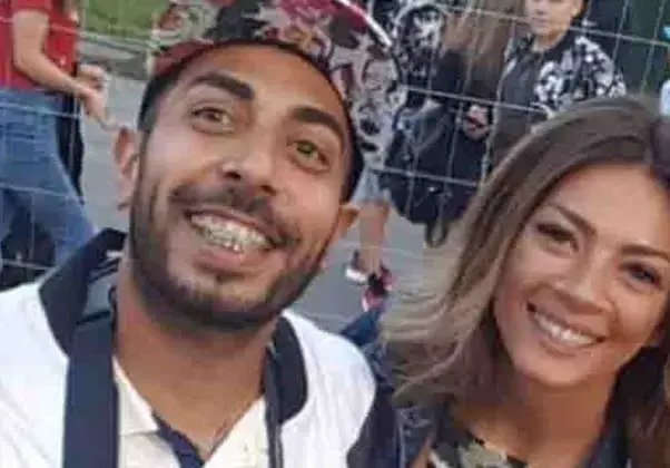 Килата май ще става татко, купува бебешки терлички